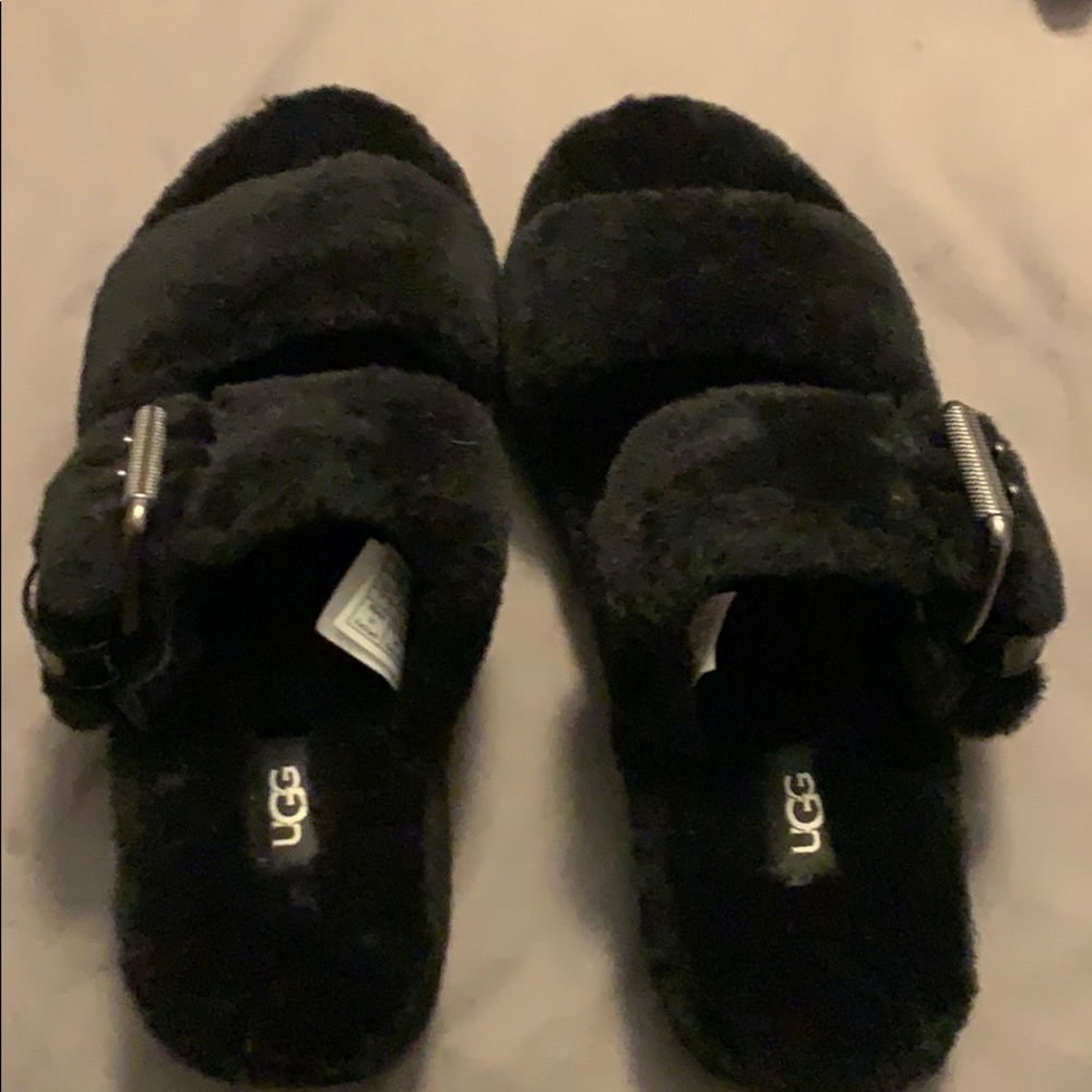 Ugg Fuzz Yeah Slippers In Size 7 - image 4